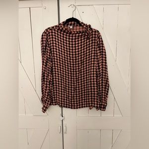 Gorgeous Silk Blouse
Brand: Top Shop 
Size 06
Color: Black and Pink